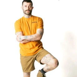 KAVU Men's Klear Above Etch Art T-Shirt - Butterscotch 8 KAVU Men's Klear Above Etch Art T-Shirt - Butterscotch -Outdoor Apparel KAVU SS23 MsKlearAboveEtchArtTee Butterscotch 04