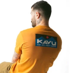 KAVU Men's Klear Above Etch Art T-Shirt - Butterscotch 9 KAVU Men's Klear Above Etch Art T-Shirt - Butterscotch -Outdoor Apparel KAVU SS23 MsKlearAboveEtchArtTee Butterscotch 05
