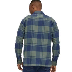 Patagonia Men's L/S Organic Cotton Fjord Flannel Shirt - Live Oak: Hemlock Green -Outdoor Apparel Patagonia AW22 MsFjordFlannel LOGreen 04