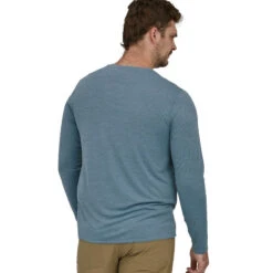 Patagonia Men's L/S Capilene Cool Daily Graphic Shirt - Line Logo Ridge Stripe: Light Plume Grey X-Dye -Outdoor Apparel Patagonia SS23 LSCapCoolGraphic LIPX 03