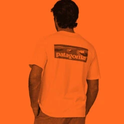 Patagonia Men's Boardshort Logo Pocket Responsibili-Tee - Evening Mauve -Outdoor Apparel SS23 Patagonia BoardshortLogoPocketTee EVMA 05